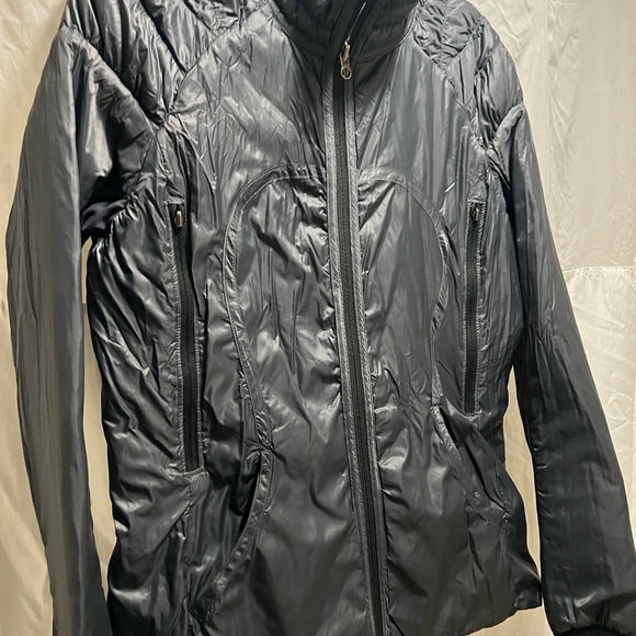 Like new Lululemon lightweight down reversible black/grey jacket - Picture 4 of 6